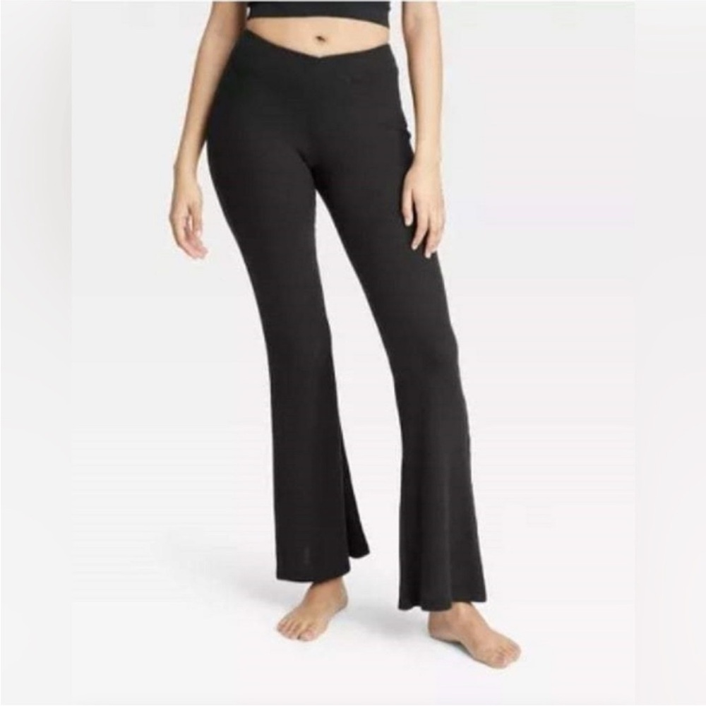 Colsie Ribbed Flare Leggings - Picture 2 of 9